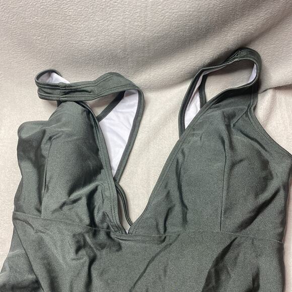 Cupshe Olive Green 1 piece swim suit size large - Picture 4 of 7